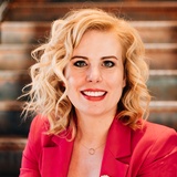 Dr. Carmen Mayer